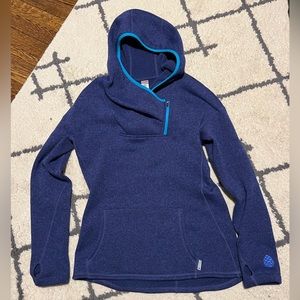 Stio women’s sweetwater fleece hoodie, size M, gorgeous blue color.